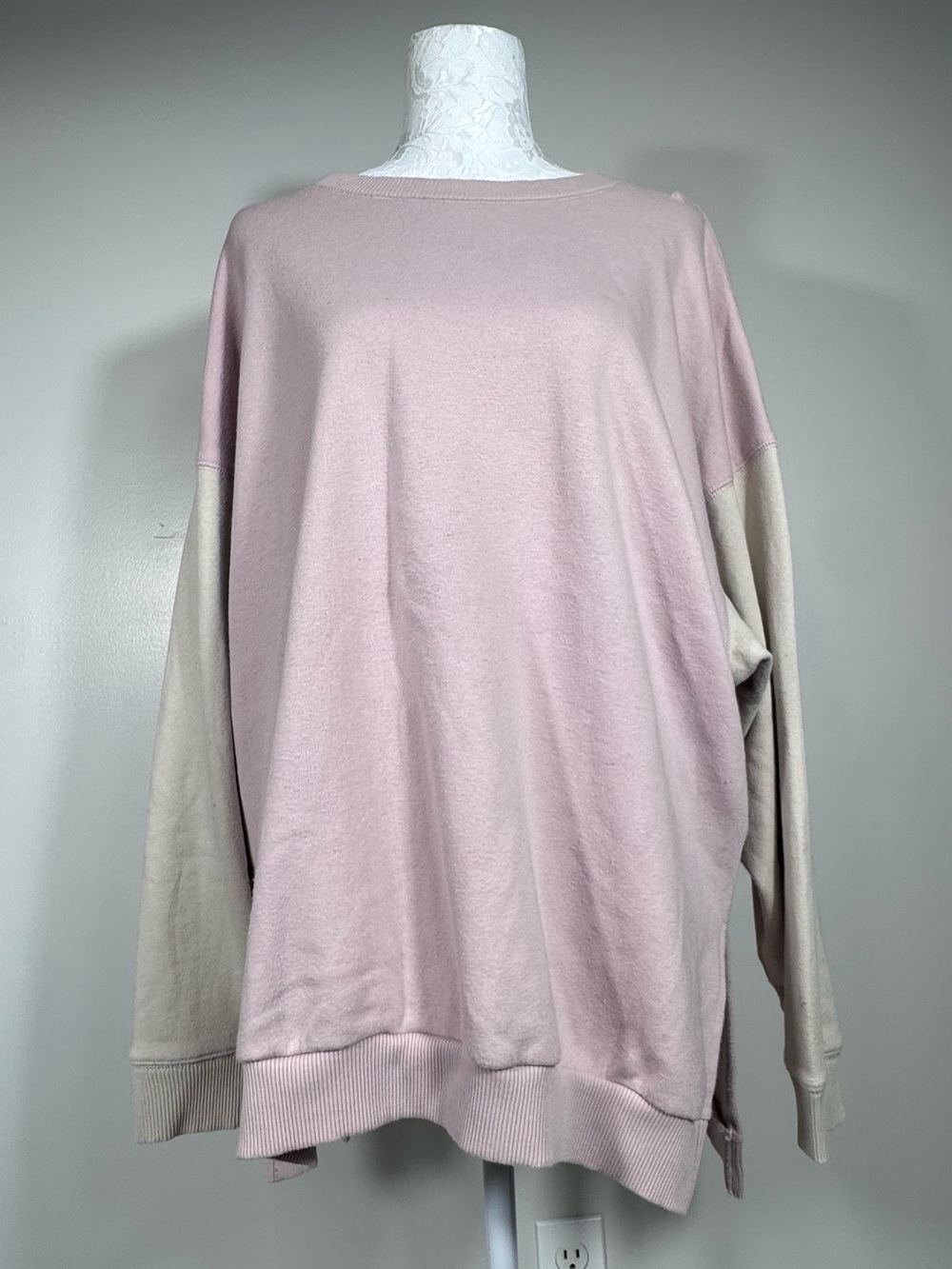 Women's Two-Tone Pink and Cream Lightweight Pullover American Eagle sweater